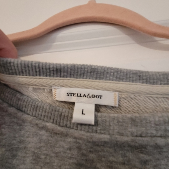 Sweater - Picture 4 of 4